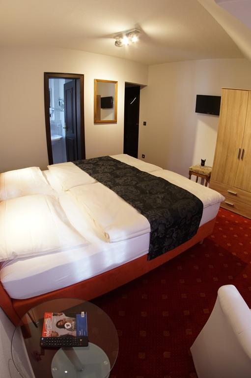 Hotel Zur Post Bernkastel-Kues Phòng bức ảnh